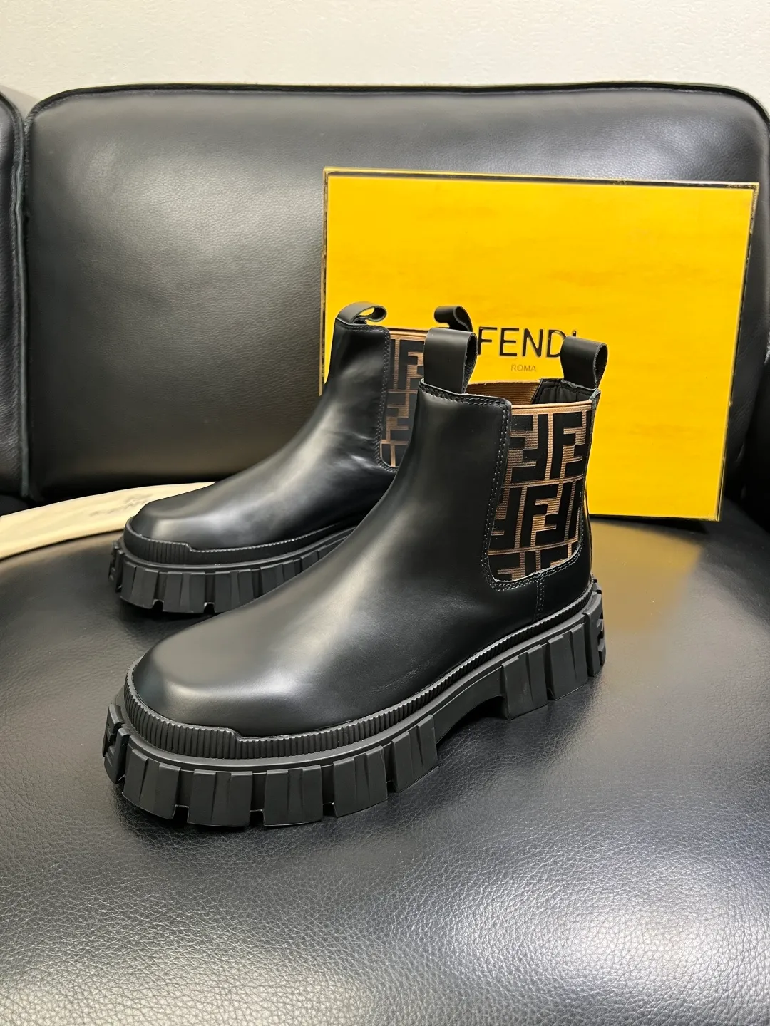 Men's shoes 💰900 FENDI High-quality top craftsmanship, Fendi boots high-top counter synchronization, original factory configuration imported Italian cowhide fly-knit fabric, imported cowhide lining, breathable and comfortable, soles: original soles specially provided by the original factory, original factory and single goods are welcome to compare, code number 39-44 (customized 38 45)